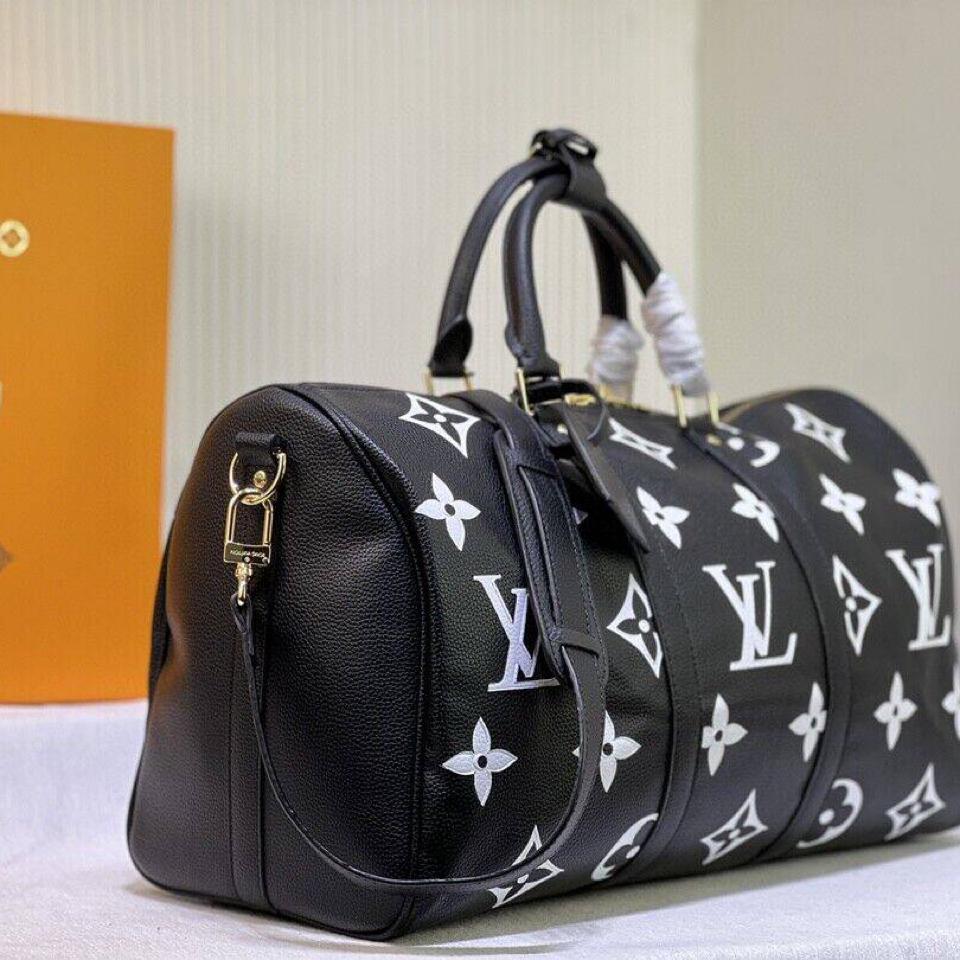 {{.FirstItem.Brand.Name}}({{.FirstItem.Brand.NameKana}})の「{{.FirstItem.Name}}」を使った{{.PostType}}