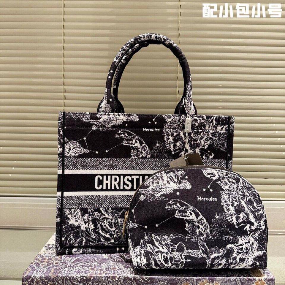 {{.FirstItem.Brand.Name}}({{.FirstItem.Brand.NameKana}})の「{{.FirstItem.Name}}」を使った{{.PostType}}