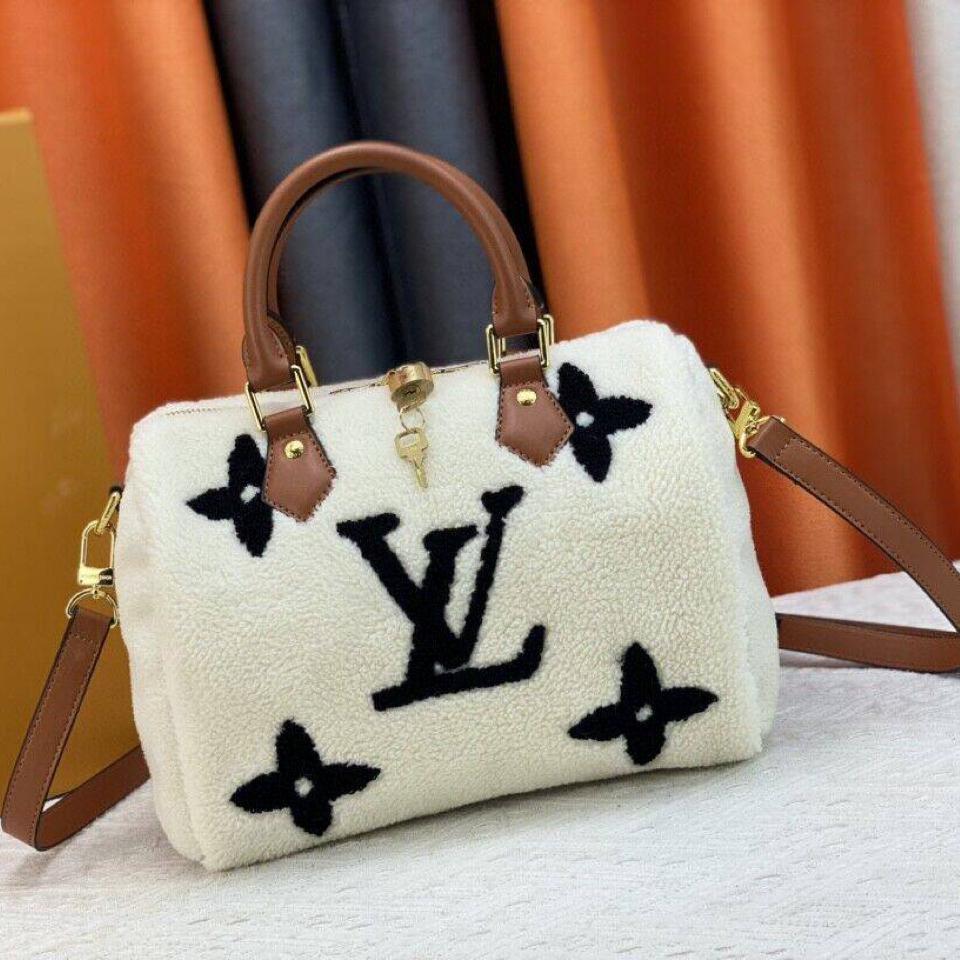 {{.FirstItem.Brand.Name}}({{.FirstItem.Brand.NameKana}})の「{{.FirstItem.Name}}」を使った{{.PostType}}