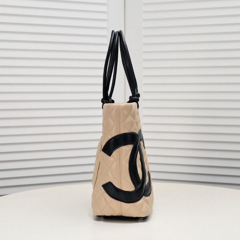 {{.FirstItem.Brand.Name}}({{.FirstItem.Brand.NameKana}})の「{{.FirstItem.Name}}」を使った{{.PostType}}