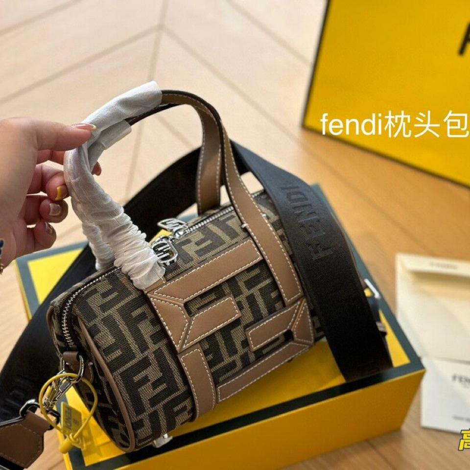 {{.FirstItem.Brand.Name}}({{.FirstItem.Brand.NameKana}})の「{{.FirstItem.Name}}」を使った{{.PostType}}
