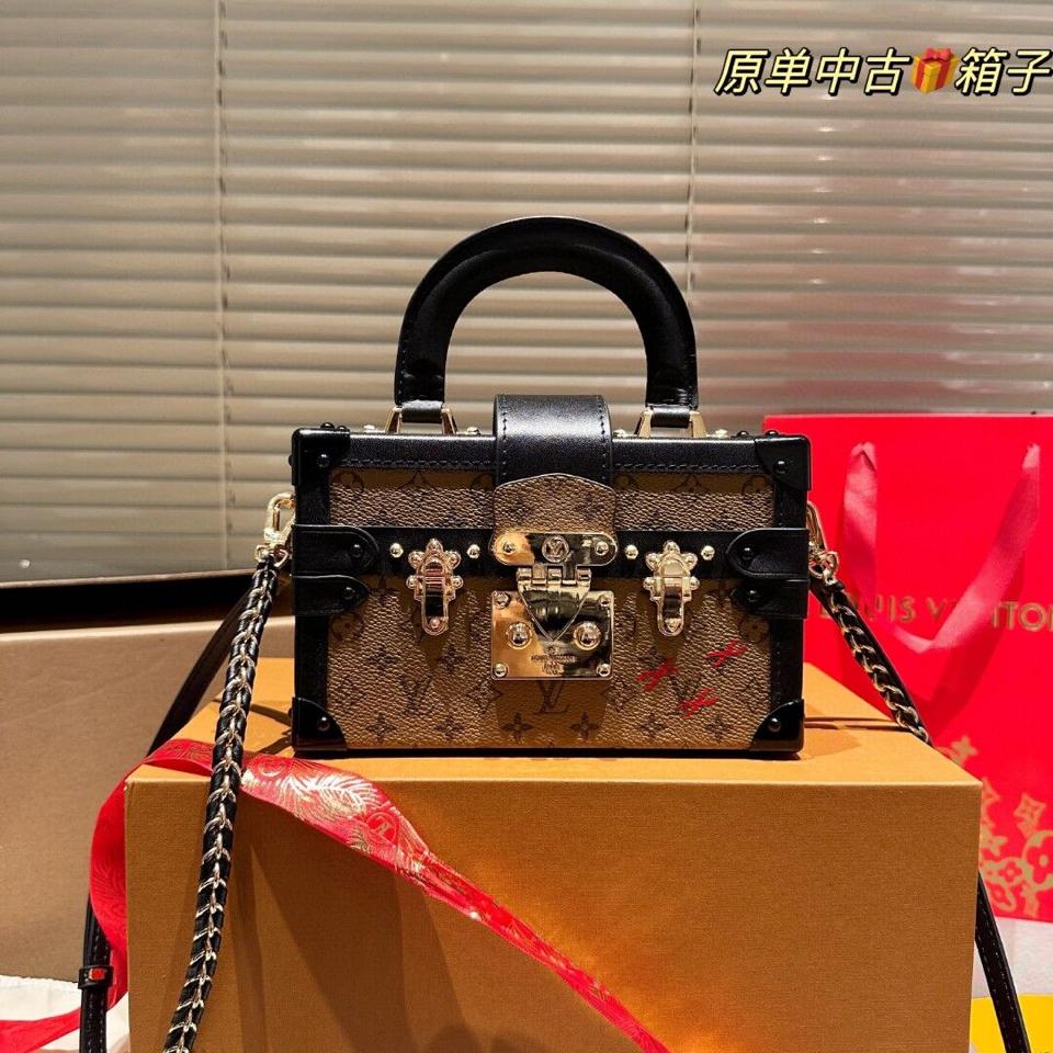 {{.FirstItem.Brand.Name}}({{.FirstItem.Brand.NameKana}})の「{{.FirstItem.Name}}」を使った{{.PostType}}
