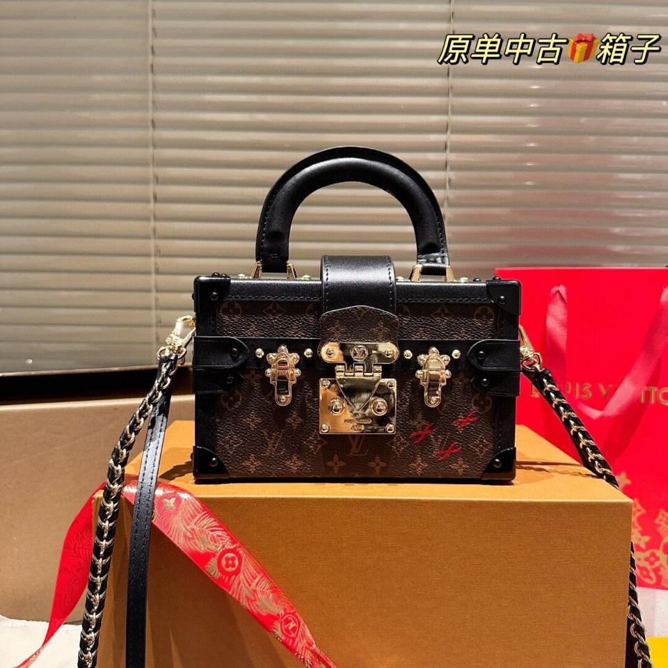 {{.FirstItem.Brand.Name}}({{.FirstItem.Brand.NameKana}})の「{{.FirstItem.Name}}」を使った{{.PostType}}
