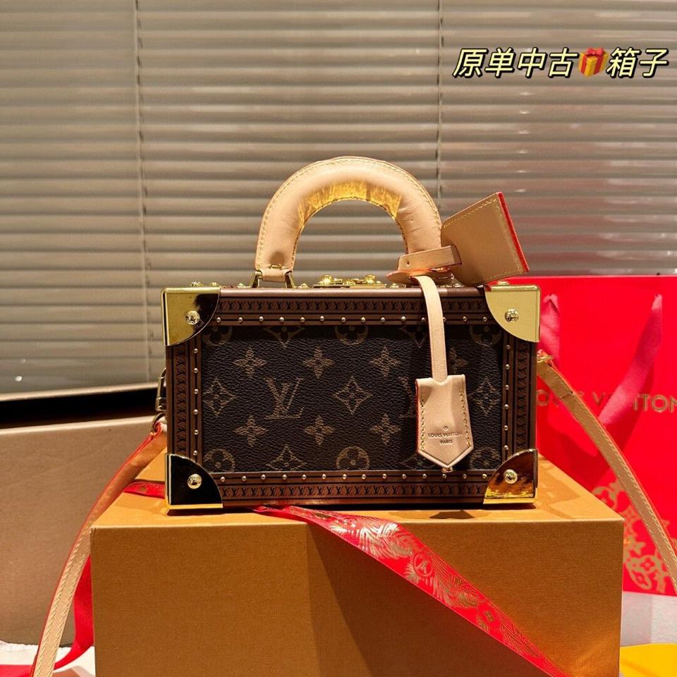 {{.FirstItem.Brand.Name}}({{.FirstItem.Brand.NameKana}})の「{{.FirstItem.Name}}」を使った{{.PostType}}