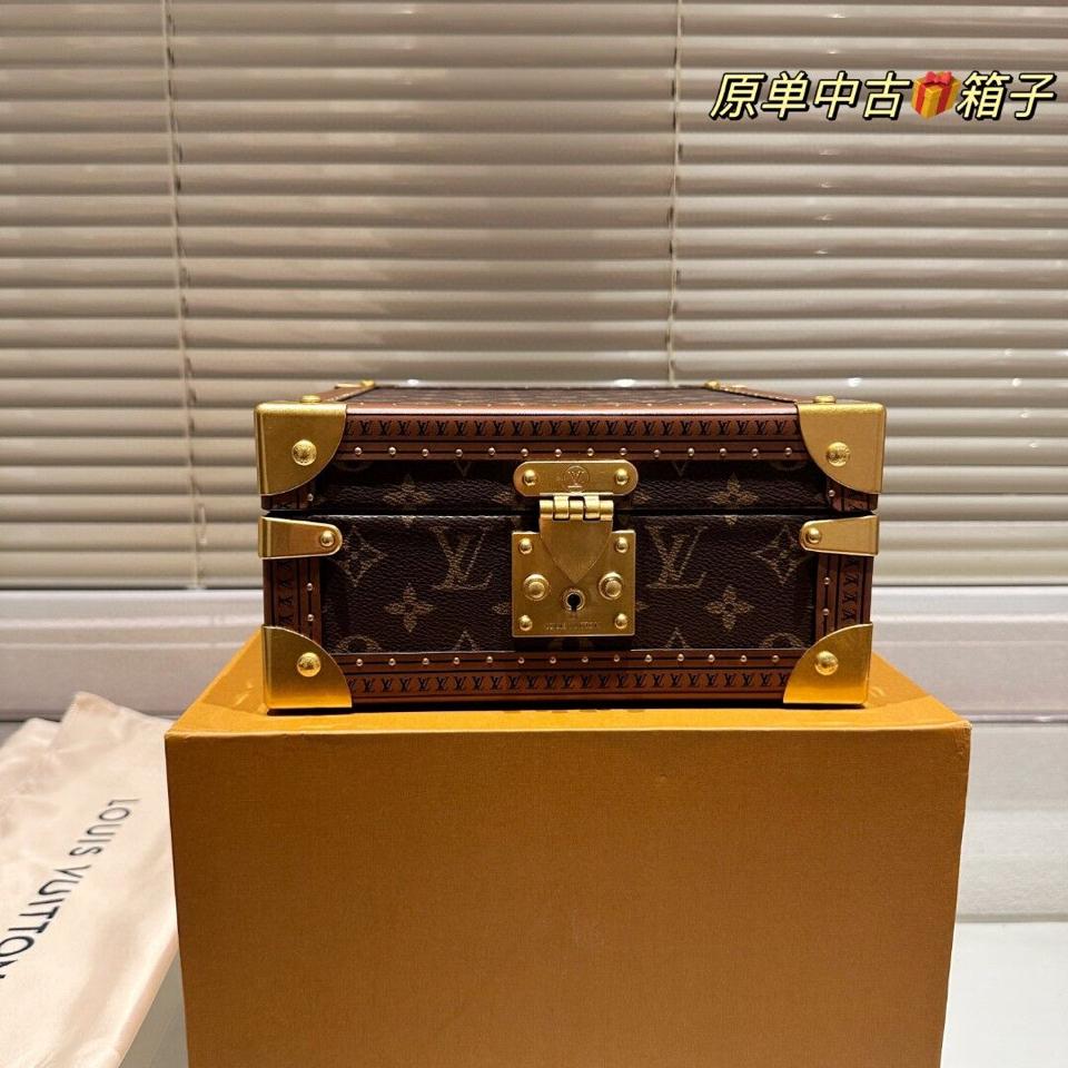 {{.FirstItem.Brand.Name}}({{.FirstItem.Brand.NameKana}})の「{{.FirstItem.Name}}」を使った{{.PostType}}