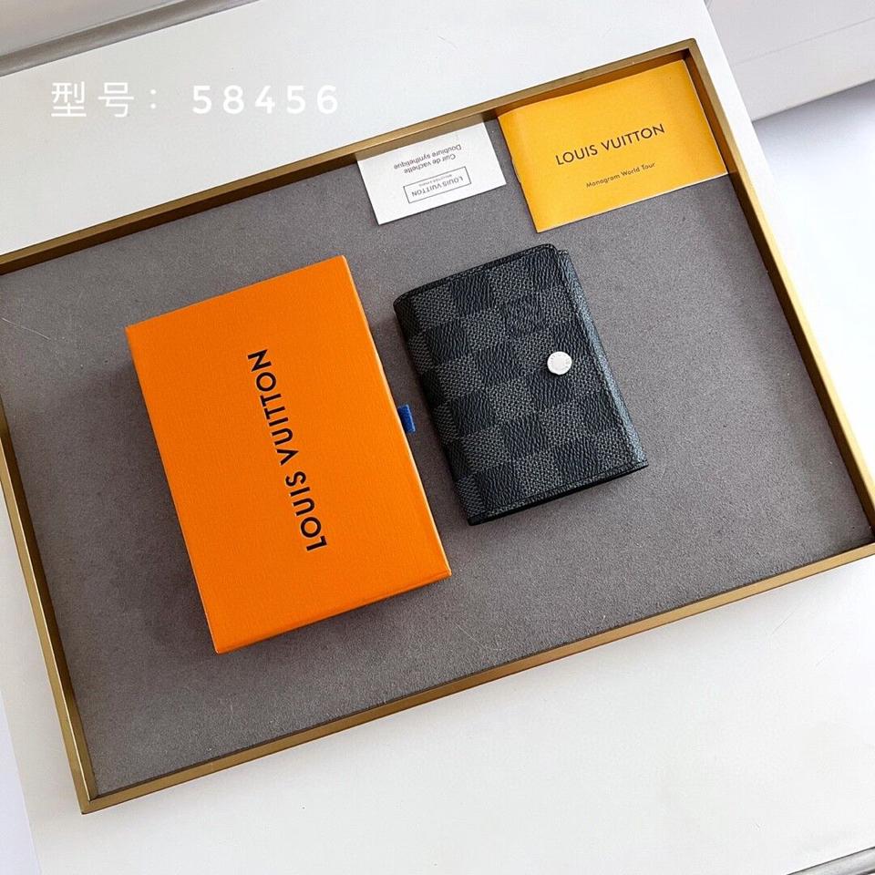 {{.FirstItem.Brand.Name}}({{.FirstItem.Brand.NameKana}})の「{{.FirstItem.Name}}」を使った{{.PostType}}