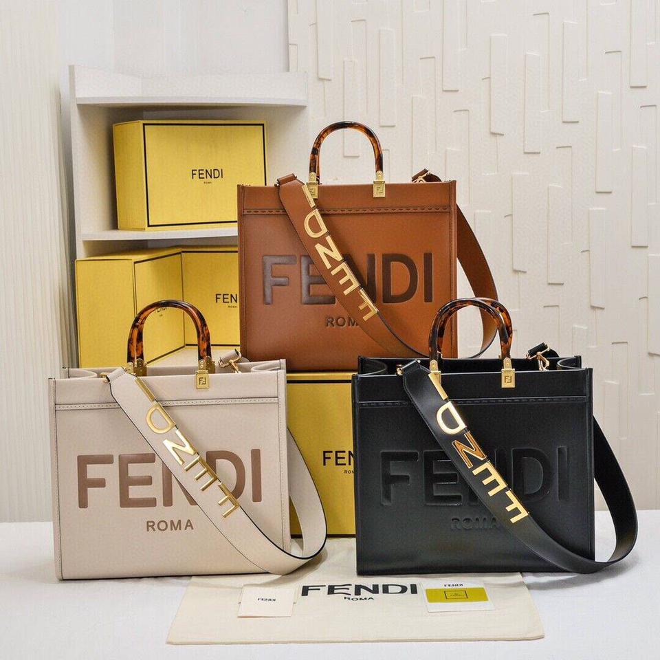 {{.FirstItem.Brand.Name}}({{.FirstItem.Brand.NameKana}})の「{{.FirstItem.Name}}」を使った{{.PostType}}