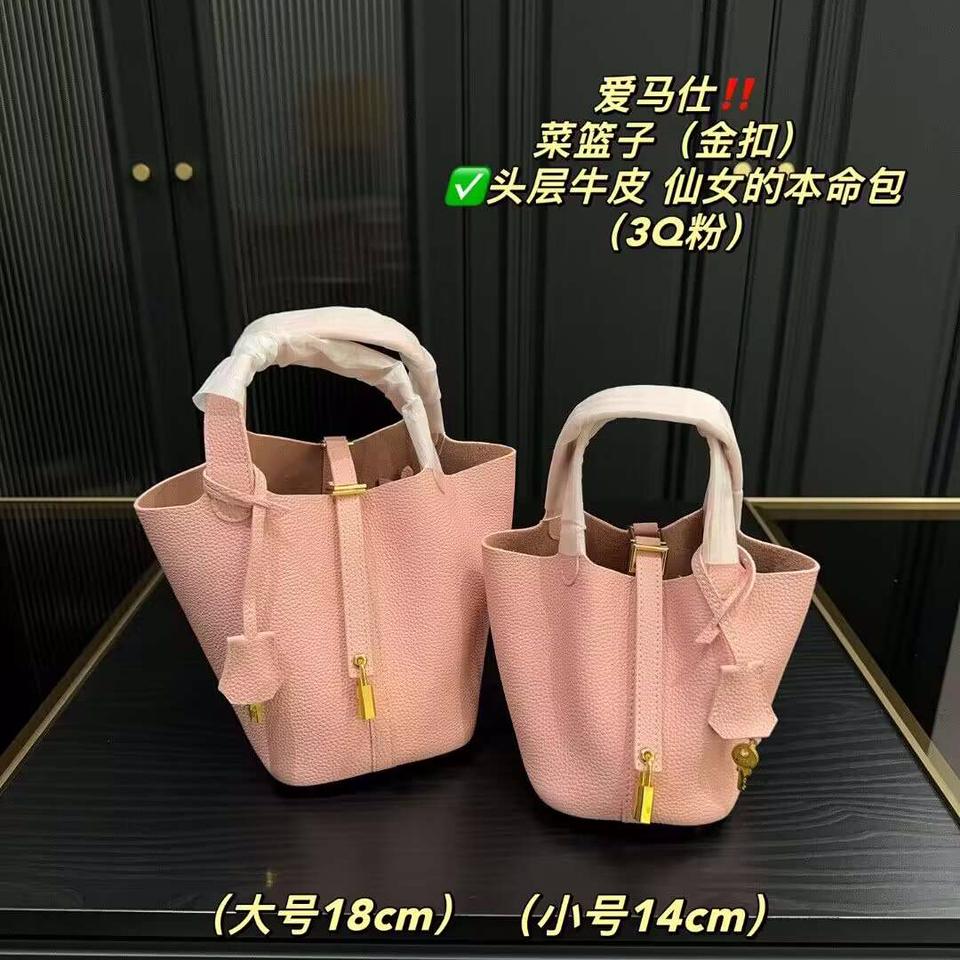 {{.FirstItem.Brand.Name}}({{.FirstItem.Brand.NameKana}})の「{{.FirstItem.Name}}」を使った{{.PostType}}