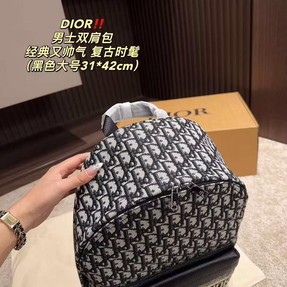 {{.FirstItem.Brand.Name}}({{.FirstItem.Brand.NameKana}})の「{{.FirstItem.Name}}」を使った{{.PostType}}