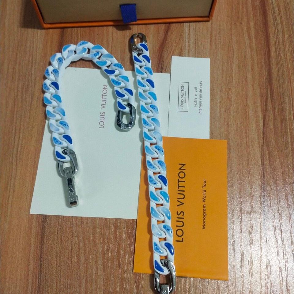 {{.FirstItem.Brand.Name}}({{.FirstItem.Brand.NameKana}})の「{{.FirstItem.Name}}」を使った{{.PostType}}