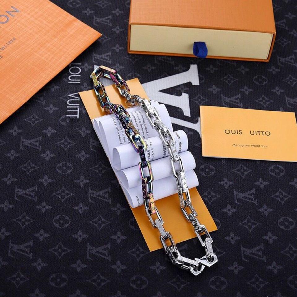 {{.FirstItem.Brand.Name}}({{.FirstItem.Brand.NameKana}})の「{{.FirstItem.Name}}」を使った{{.PostType}}