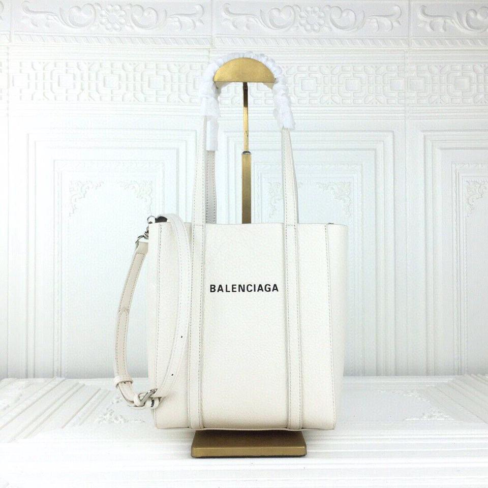 {{.FirstItem.Brand.Name}}({{.FirstItem.Brand.NameKana}})の「{{.FirstItem.Name}}」を使った{{.PostType}}