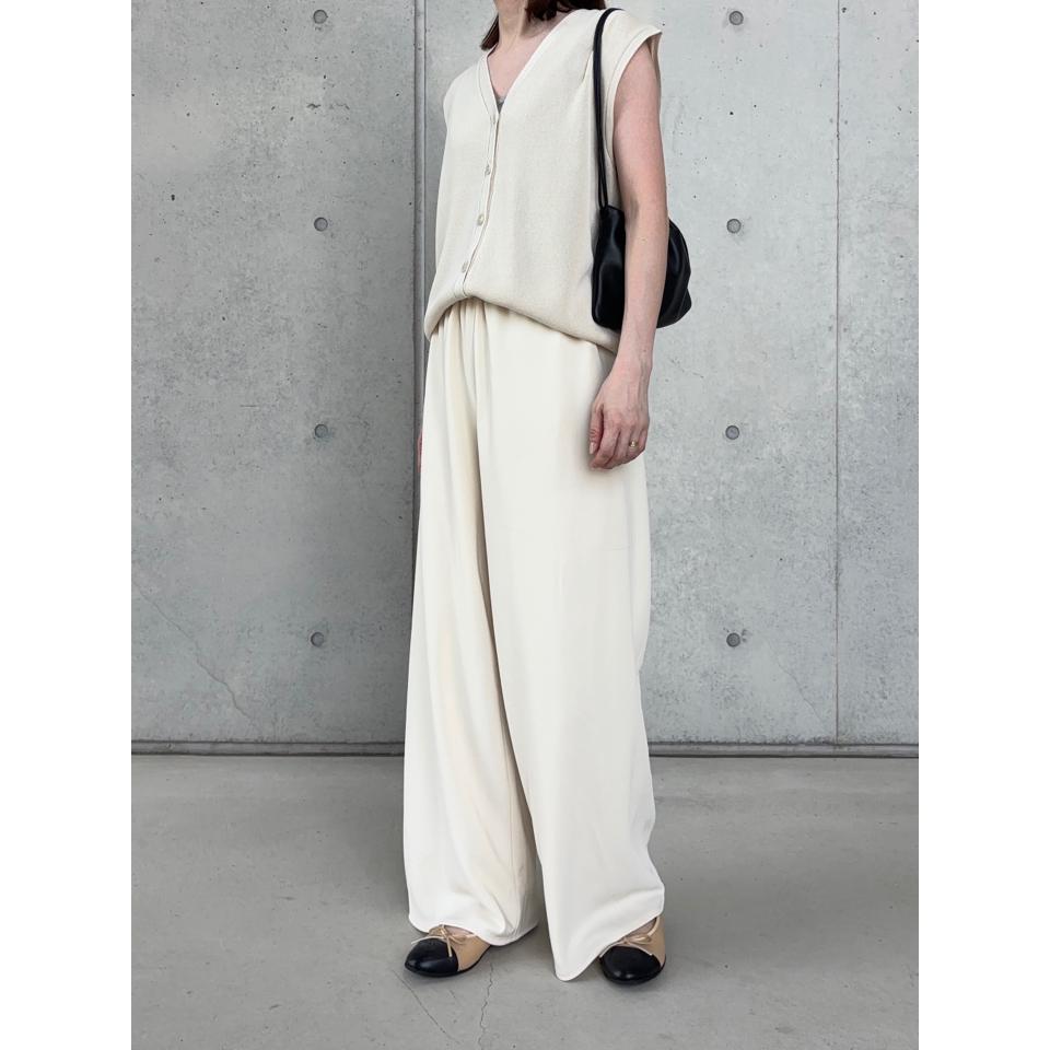 {{.FirstItem.Brand.Name}}({{.FirstItem.Brand.NameKana}})の「{{.FirstItem.Name}}」を使った{{.PostType}}