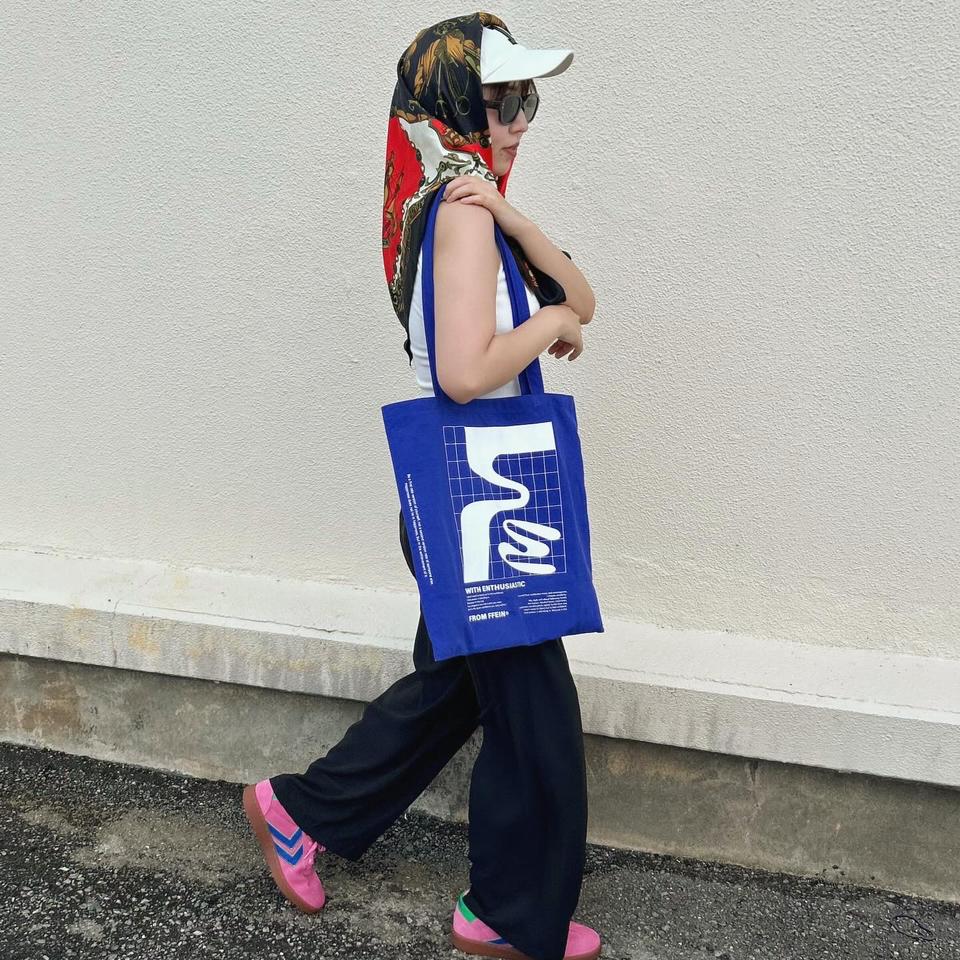 {{.FirstItem.Brand.Name}}({{.FirstItem.Brand.NameKana}})の「{{.FirstItem.Name}}」を使った{{.PostType}}