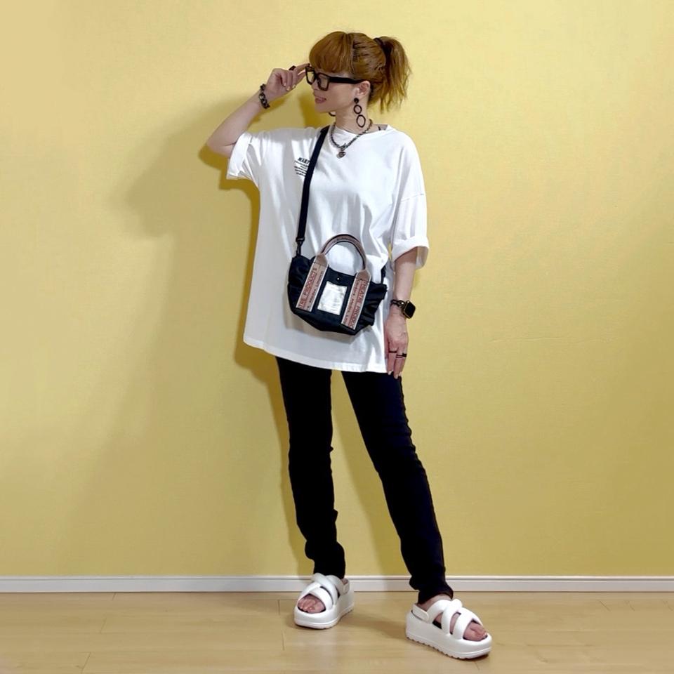 {{.FirstItem.Brand.Name}}({{.FirstItem.Brand.NameKana}})の「{{.FirstItem.Name}}」を使った{{.PostType}}