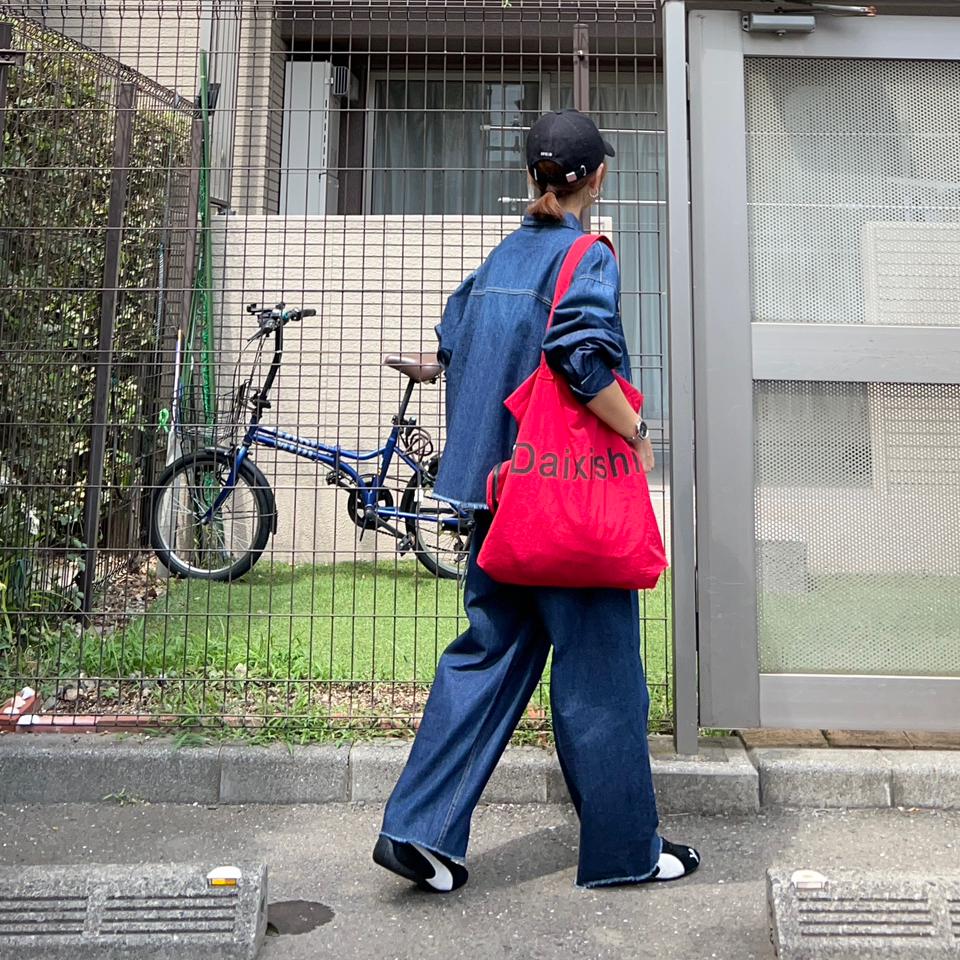 {{.FirstItem.Brand.Name}}({{.FirstItem.Brand.NameKana}})の「{{.FirstItem.Name}}」を使った{{.PostType}}