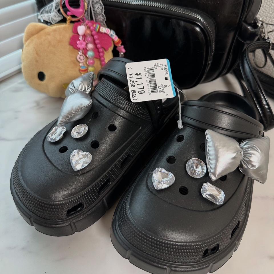{{.FirstItem.Brand.Name}}({{.FirstItem.Brand.NameKana}})の「{{.FirstItem.Name}}」を使った{{.PostType}}