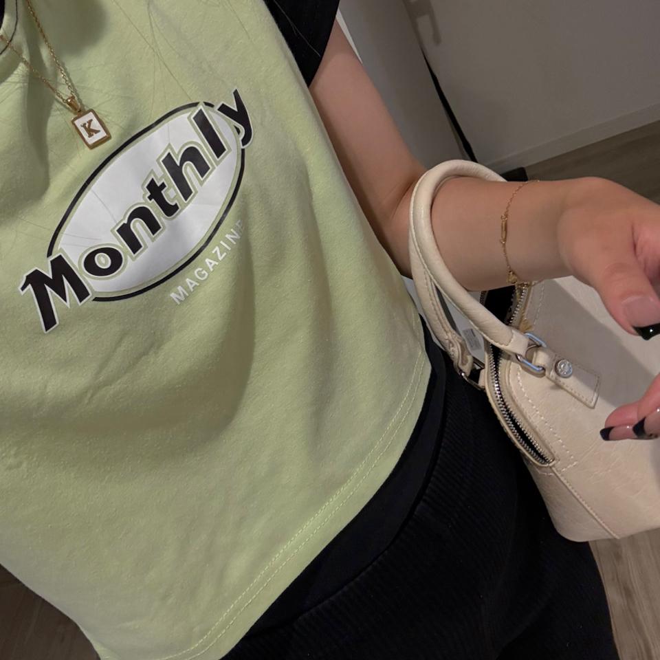 {{.FirstItem.Brand.Name}}({{.FirstItem.Brand.NameKana}})の「{{.FirstItem.Name}}」を使った{{.PostType}}