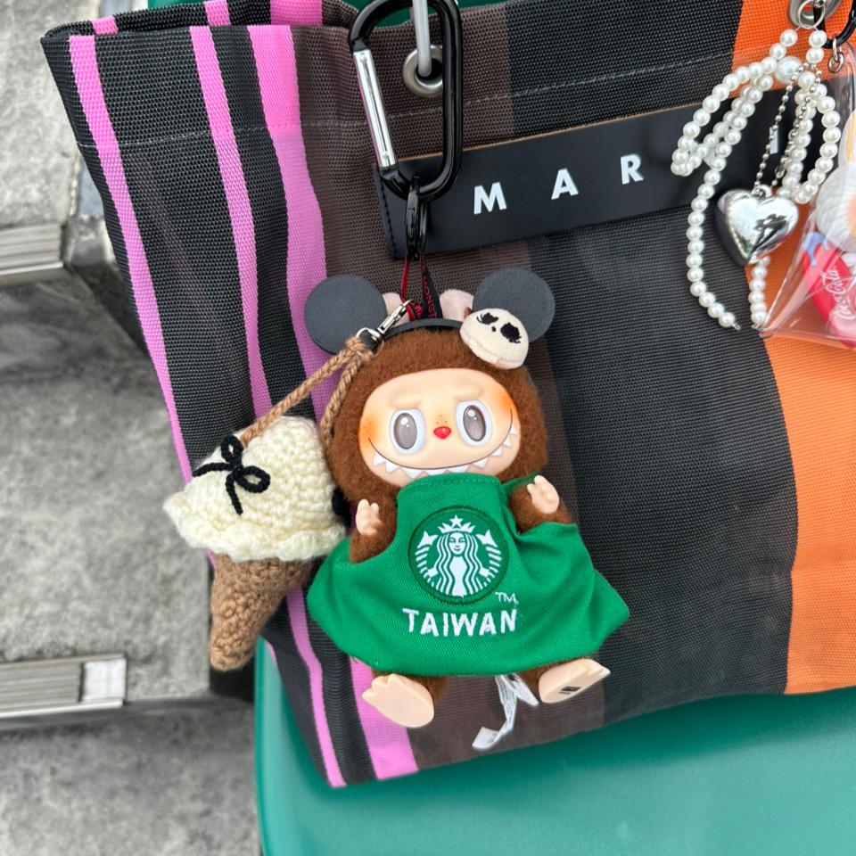{{.FirstItem.Brand.Name}}({{.FirstItem.Brand.NameKana}})の「{{.FirstItem.Name}}」を使った{{.PostType}}