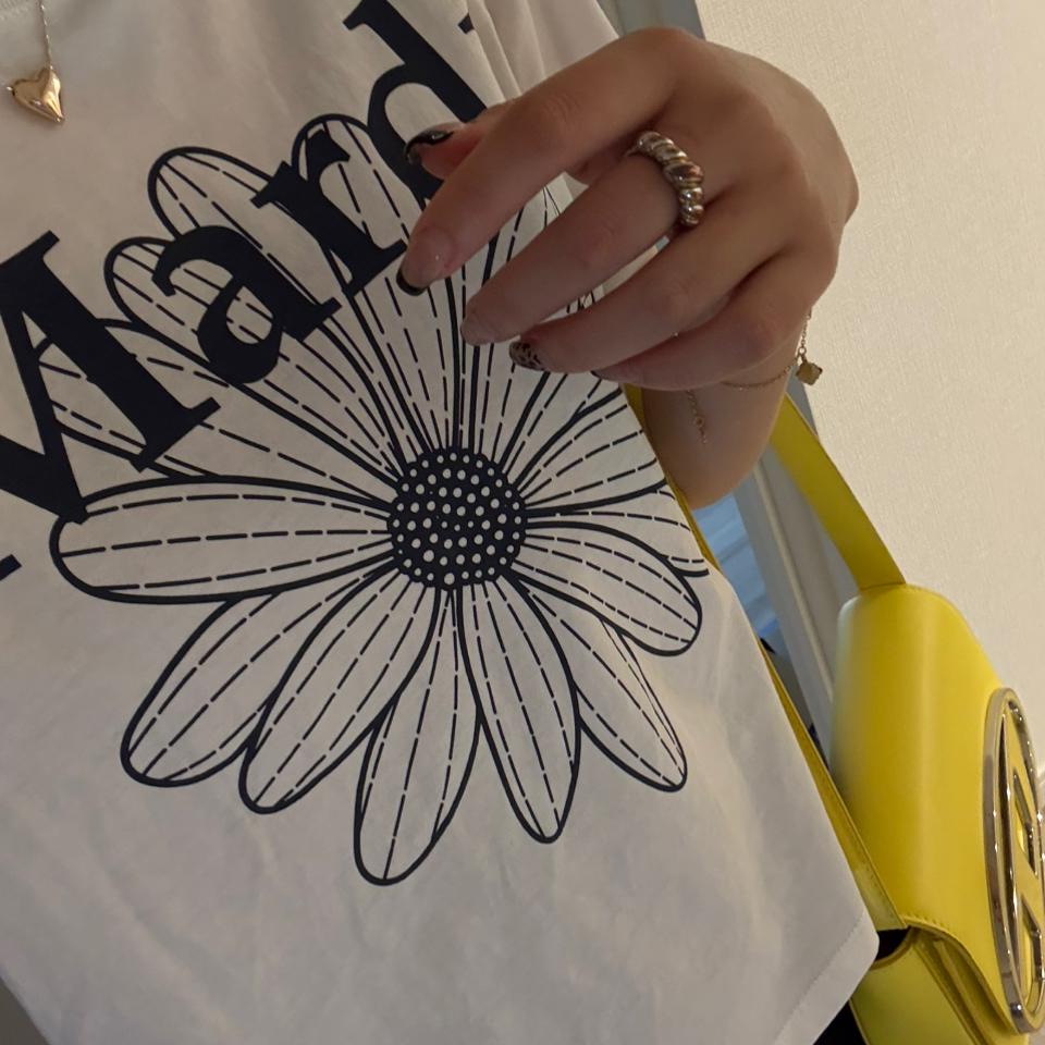 {{.FirstItem.Brand.Name}}({{.FirstItem.Brand.NameKana}})の「{{.FirstItem.Name}}」を使った{{.PostType}}