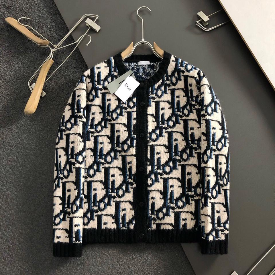 {{.FirstItem.Brand.Name}}({{.FirstItem.Brand.NameKana}})の「{{.FirstItem.Name}}」を使った{{.PostType}}