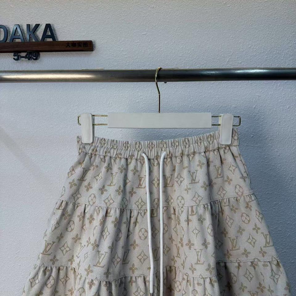 {{.FirstItem.Brand.Name}}({{.FirstItem.Brand.NameKana}})の「{{.FirstItem.Name}}」を使った{{.PostType}}