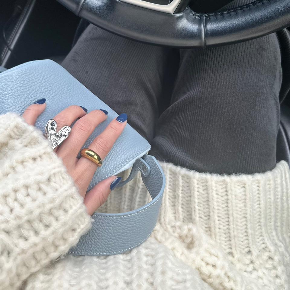 {{.FirstItem.Brand.Name}}({{.FirstItem.Brand.NameKana}})の「{{.FirstItem.Name}}」を使った{{.PostType}}