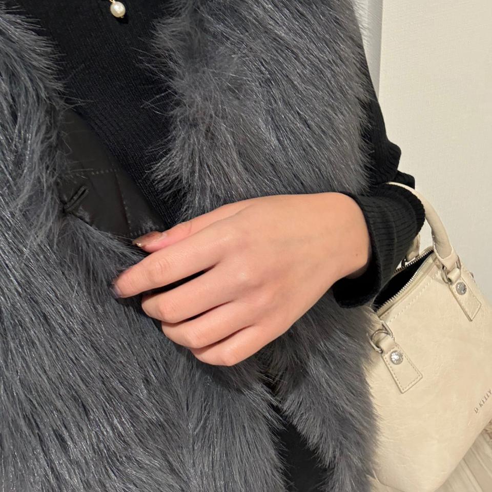 {{.FirstItem.Brand.Name}}({{.FirstItem.Brand.NameKana}})の「{{.FirstItem.Name}}」を使った{{.PostType}}