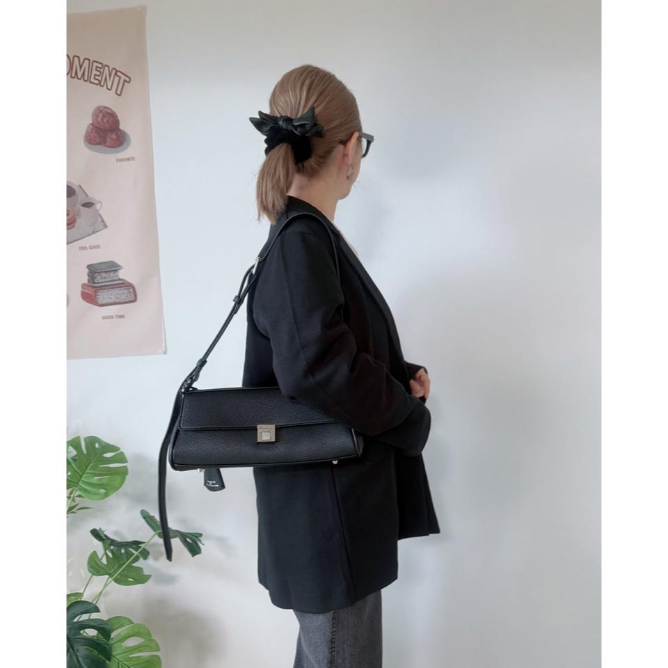 {{.FirstItem.Brand.Name}}({{.FirstItem.Brand.NameKana}})の「{{.FirstItem.Name}}」を使った{{.PostType}}