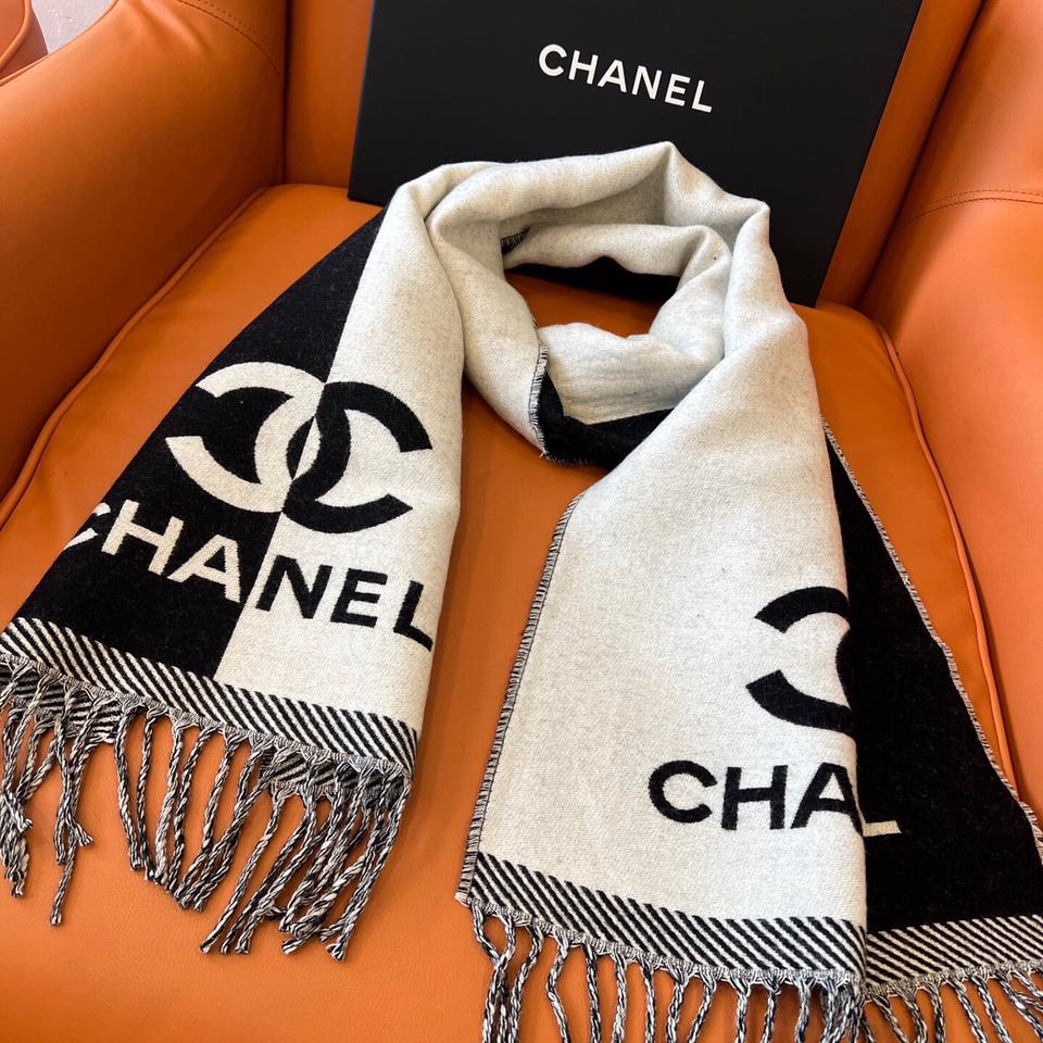 {{.FirstItem.Brand.Name}}({{.FirstItem.Brand.NameKana}})の「{{.FirstItem.Name}}」を使った{{.PostType}}