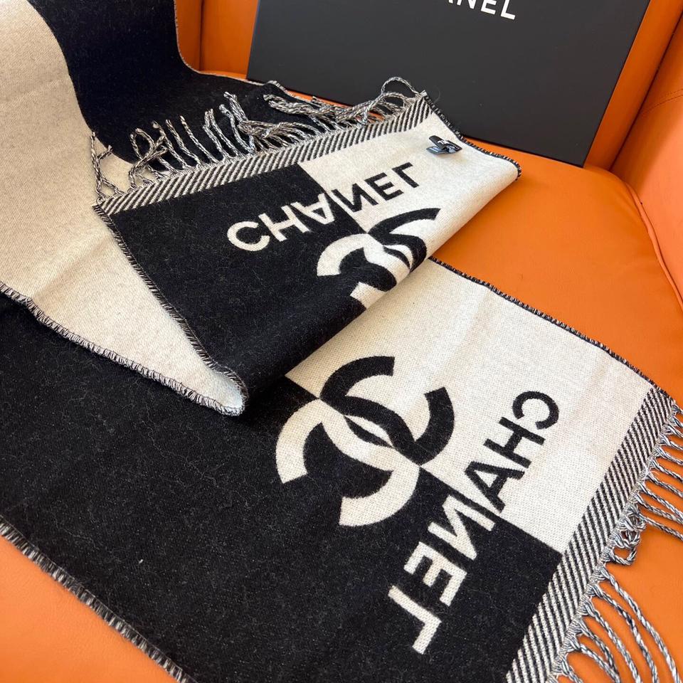 {{.FirstItem.Brand.Name}}({{.FirstItem.Brand.NameKana}})の「{{.FirstItem.Name}}」を使った{{.PostType}}