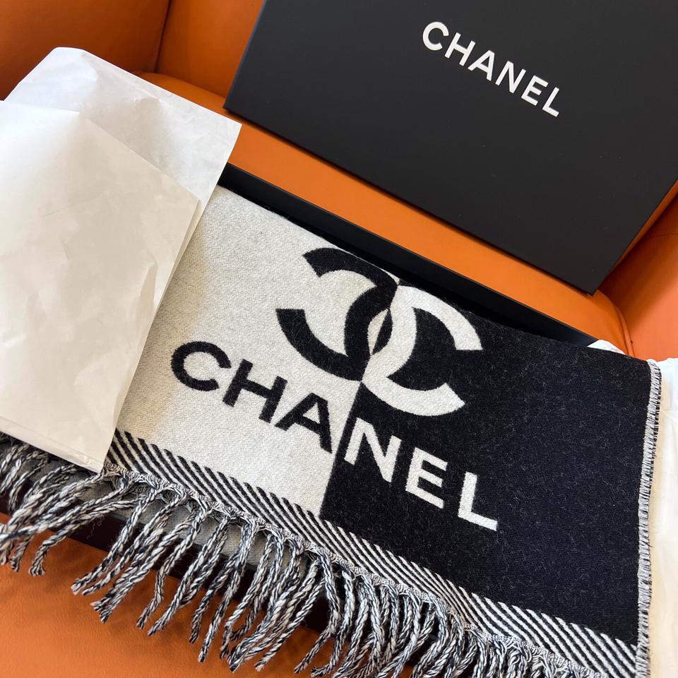 {{.FirstItem.Brand.Name}}({{.FirstItem.Brand.NameKana}})の「{{.FirstItem.Name}}」を使った{{.PostType}}