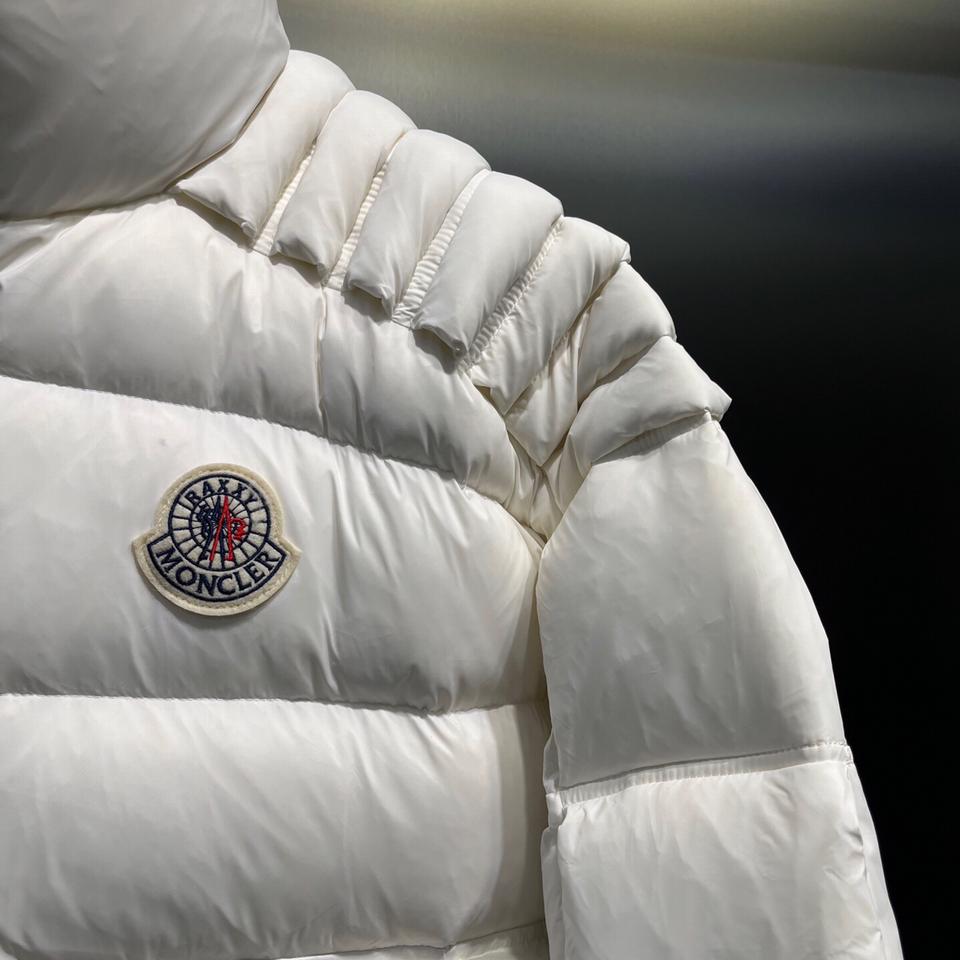 {{.FirstItem.Brand.Name}}({{.FirstItem.Brand.NameKana}})の「{{.FirstItem.Name}}」を使った{{.PostType}}