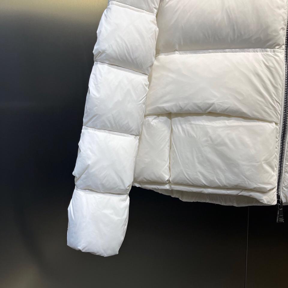 {{.FirstItem.Brand.Name}}({{.FirstItem.Brand.NameKana}})の「{{.FirstItem.Name}}」を使った{{.PostType}}