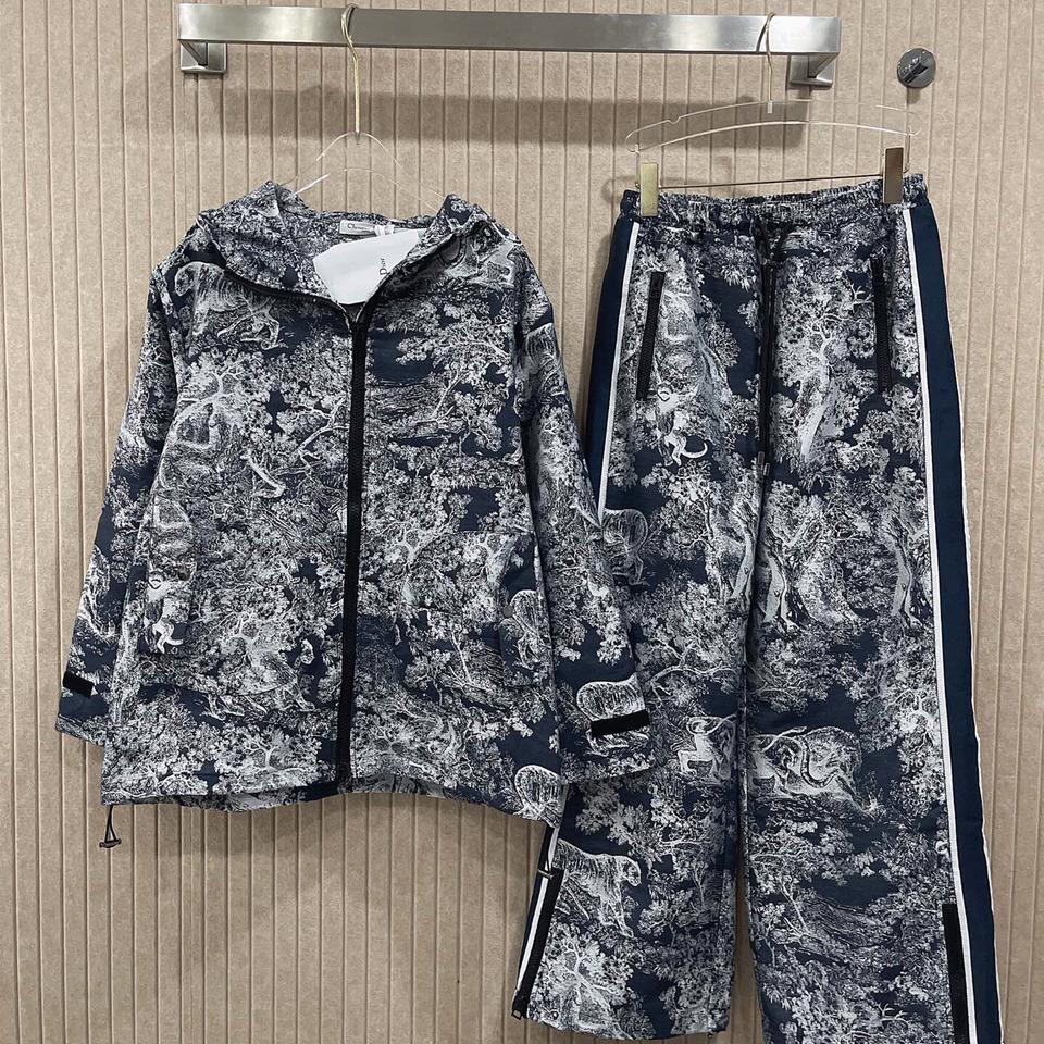 {{.FirstItem.Brand.Name}}({{.FirstItem.Brand.NameKana}})の「{{.FirstItem.Name}}」を使った{{.PostType}}