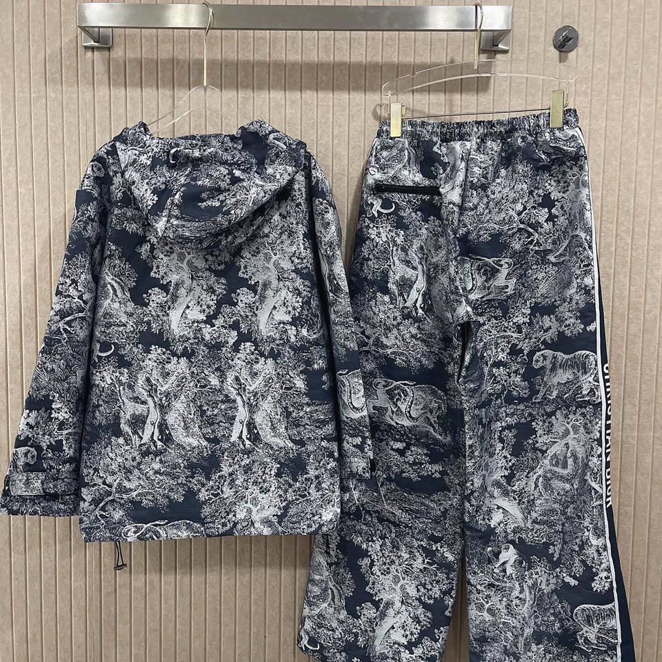 {{.FirstItem.Brand.Name}}({{.FirstItem.Brand.NameKana}})の「{{.FirstItem.Name}}」を使った{{.PostType}}