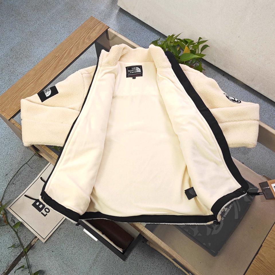 {{.FirstItem.Brand.Name}}({{.FirstItem.Brand.NameKana}})の「{{.FirstItem.Name}}」を使った{{.PostType}}