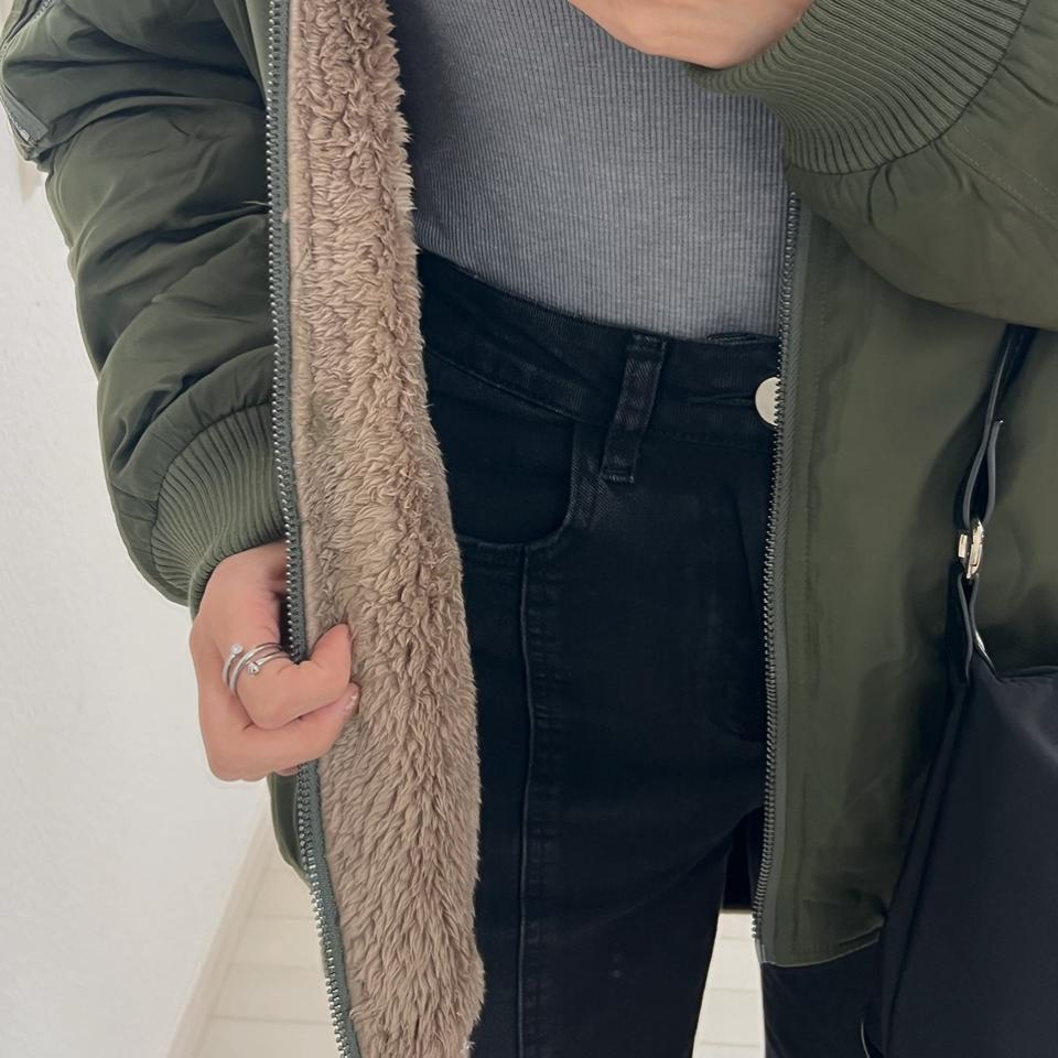 {{.FirstItem.Brand.Name}}({{.FirstItem.Brand.NameKana}})の「{{.FirstItem.Name}}」を使った{{.PostType}}