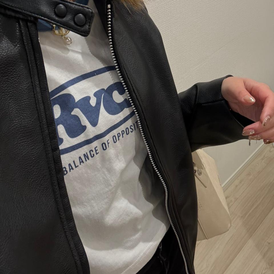 {{.FirstItem.Brand.Name}}({{.FirstItem.Brand.NameKana}})の「{{.FirstItem.Name}}」を使った{{.PostType}}