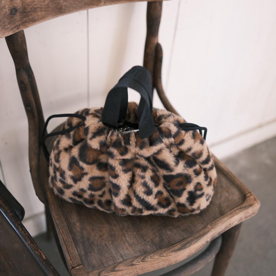 {{.FirstItem.Brand.Name}}({{.FirstItem.Brand.NameKana}})の「{{.FirstItem.Name}}」を使った{{.PostType}}