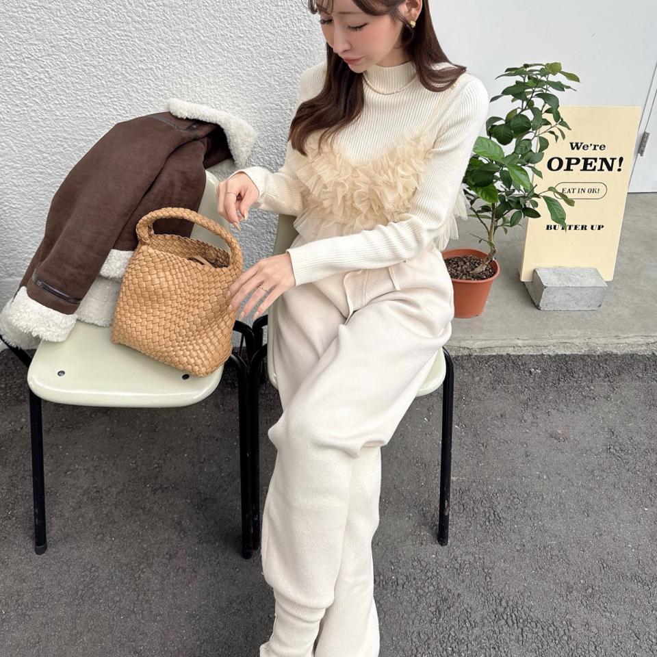 {{.FirstItem.Brand.Name}}({{.FirstItem.Brand.NameKana}})の「{{.FirstItem.Name}}」を使った{{.PostType}}