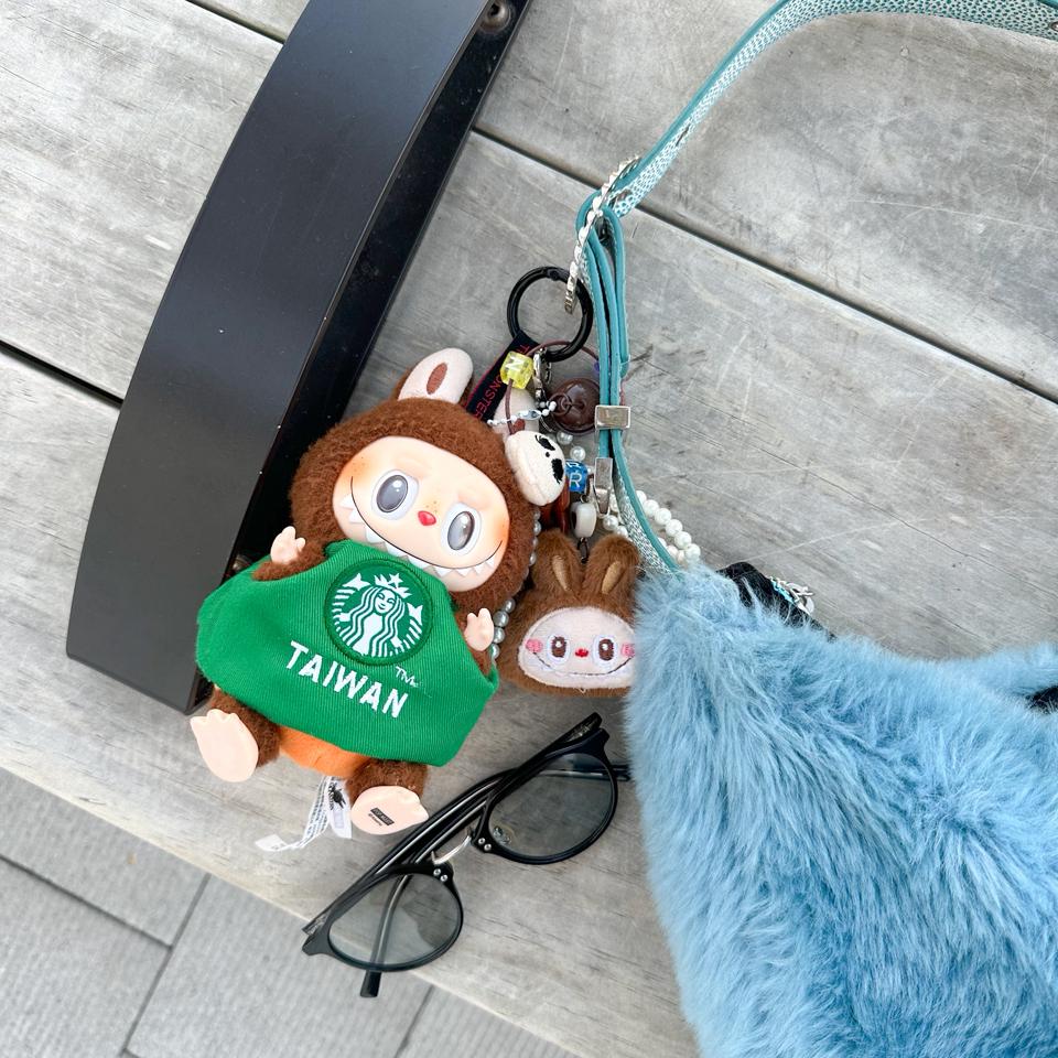 {{.FirstItem.Brand.Name}}({{.FirstItem.Brand.NameKana}})の「{{.FirstItem.Name}}」を使った{{.PostType}}