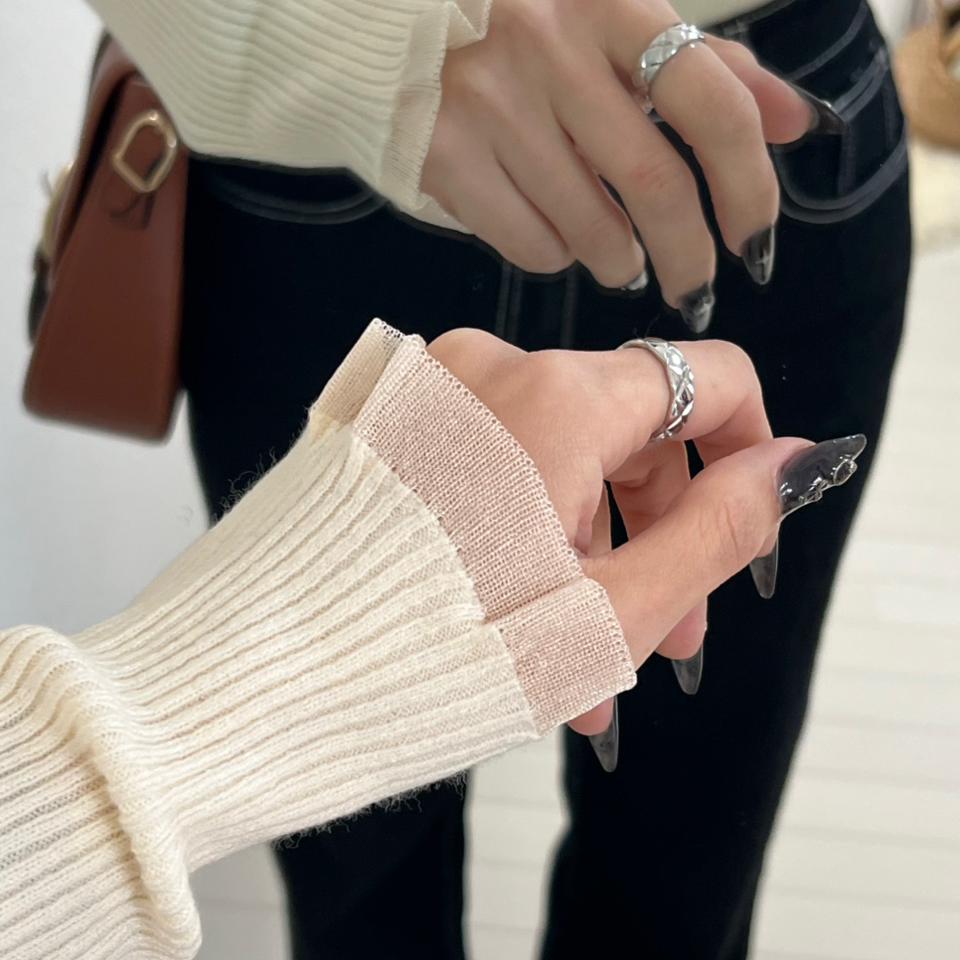 {{.FirstItem.Brand.Name}}({{.FirstItem.Brand.NameKana}})の「{{.FirstItem.Name}}」を使った{{.PostType}}