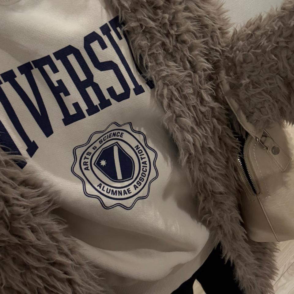 {{.FirstItem.Brand.Name}}({{.FirstItem.Brand.NameKana}})の「{{.FirstItem.Name}}」を使った{{.PostType}}