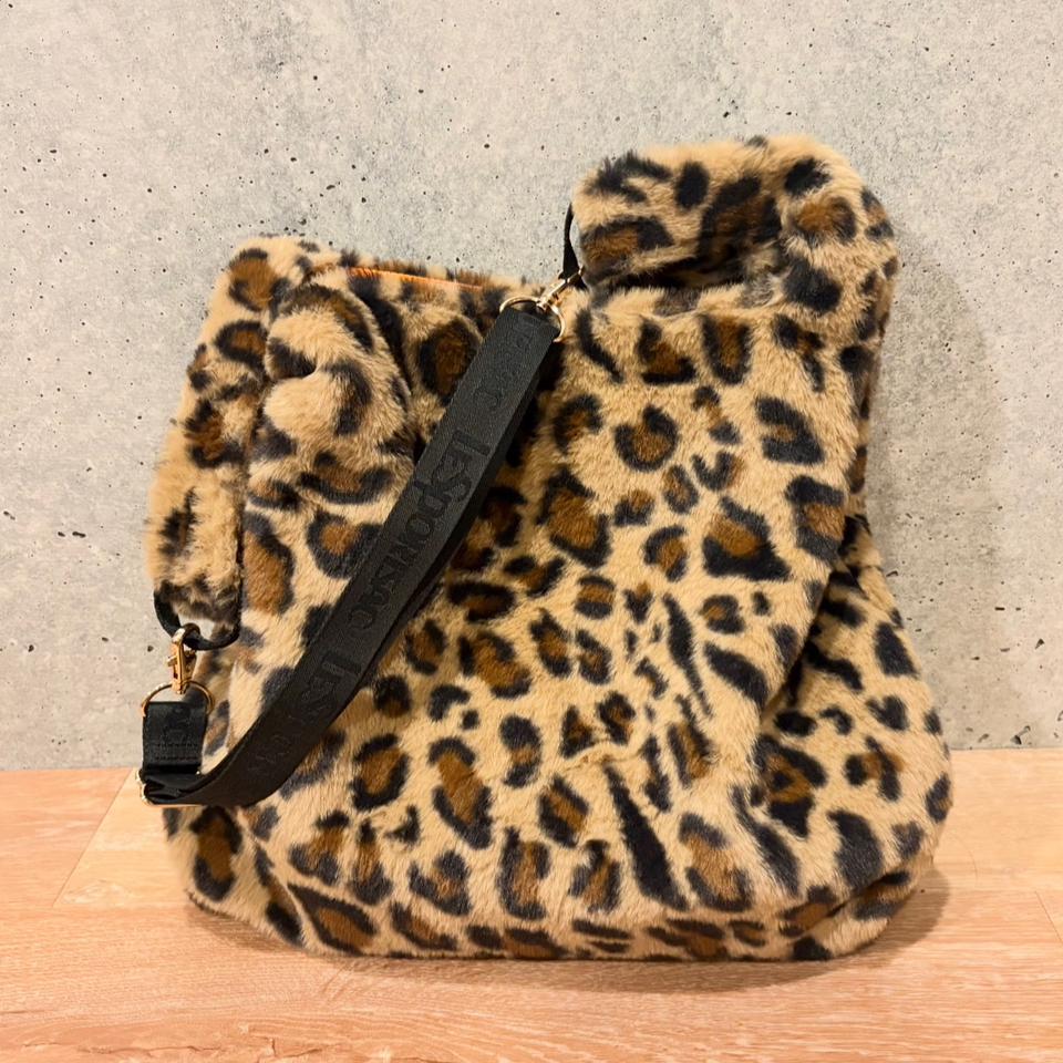 {{.FirstItem.Brand.Name}}({{.FirstItem.Brand.NameKana}})の「{{.FirstItem.Name}}」を使った{{.PostType}}