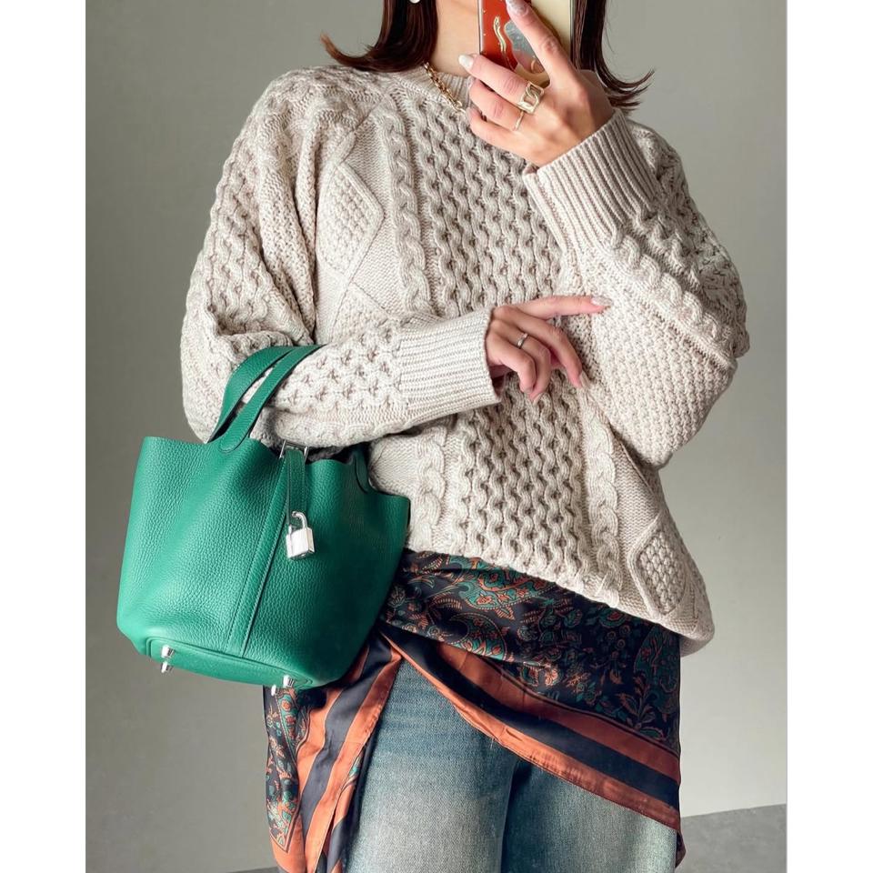 {{.FirstItem.Brand.Name}}({{.FirstItem.Brand.NameKana}})の「{{.FirstItem.Name}}」を使った{{.PostType}}