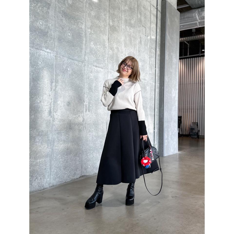 {{.FirstItem.Brand.Name}}({{.FirstItem.Brand.NameKana}})の「{{.FirstItem.Name}}」を使った{{.PostType}}