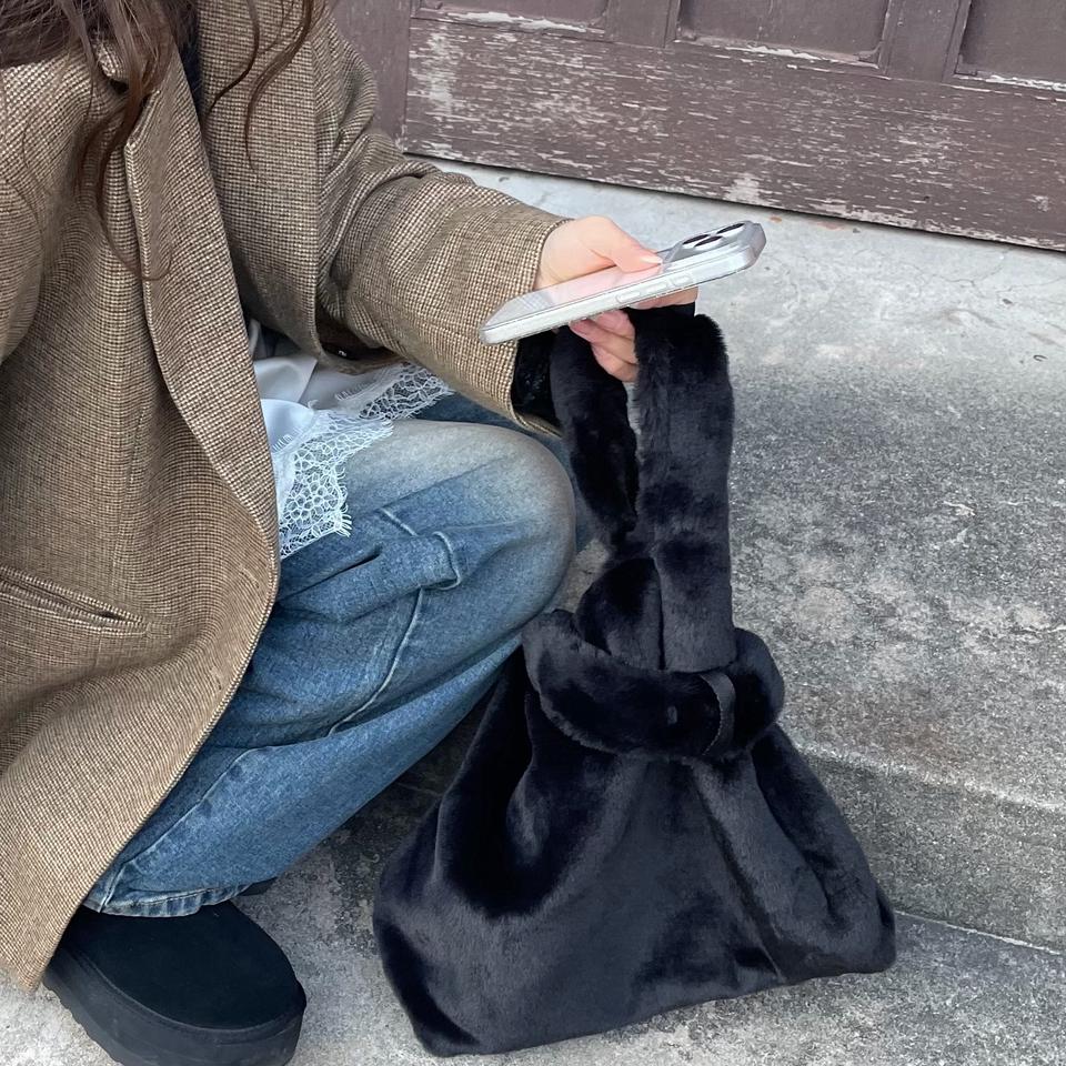 {{.FirstItem.Brand.Name}}({{.FirstItem.Brand.NameKana}})の「{{.FirstItem.Name}}」を使った{{.PostType}}