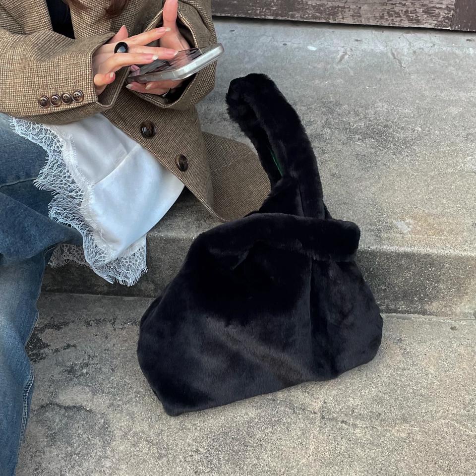 {{.FirstItem.Brand.Name}}({{.FirstItem.Brand.NameKana}})の「{{.FirstItem.Name}}」を使った{{.PostType}}