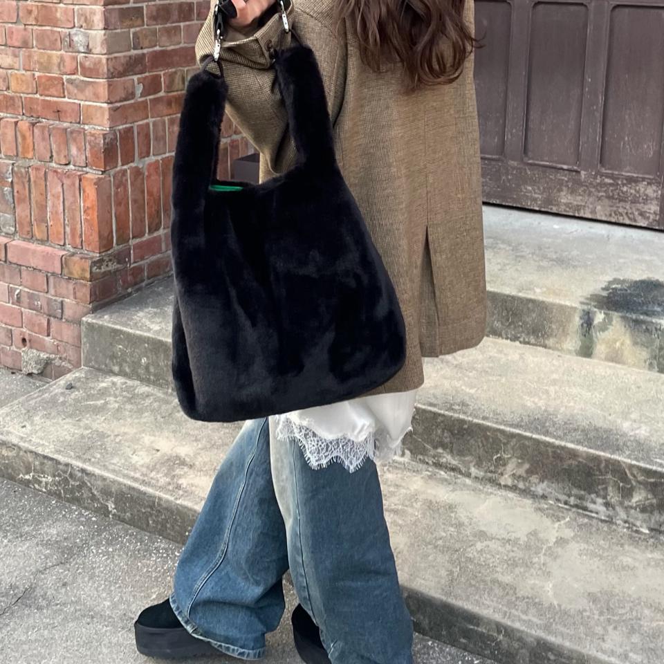 {{.FirstItem.Brand.Name}}({{.FirstItem.Brand.NameKana}})の「{{.FirstItem.Name}}」を使った{{.PostType}}